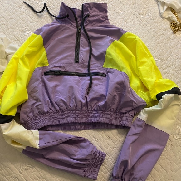 FashionNova crop windbreaker - Picture 1 of 4